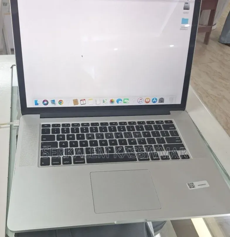 New Laptop Apple MacBook Pro 2015 16GB Intel Core i7 SSD 256GB