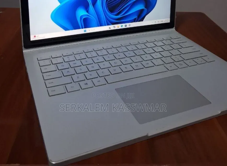 New Laptop Microsoft Surface Book 2 16GB Intel Core i7 SSD 512GB