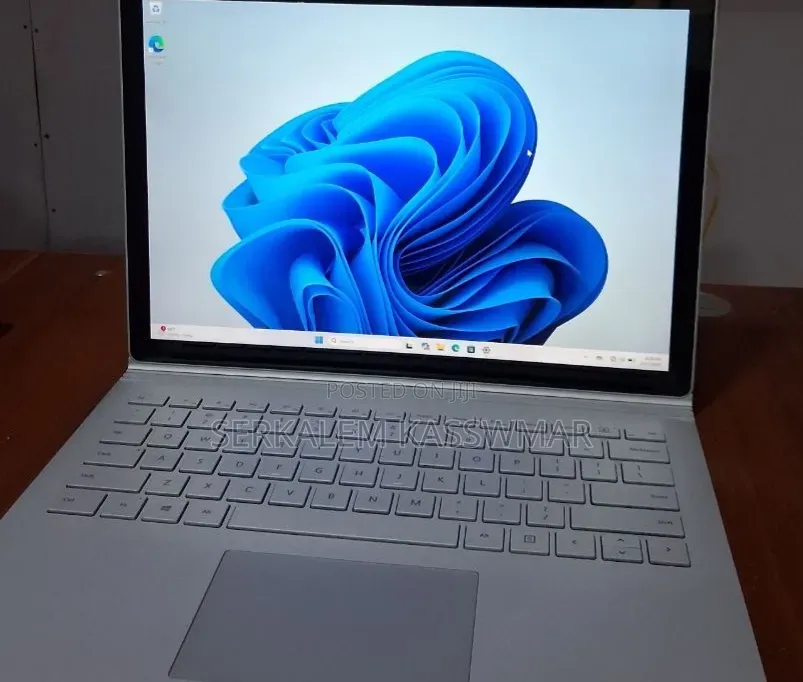 New Laptop Microsoft Surface Book 2 16GB Intel Core i7 SSD 512GB