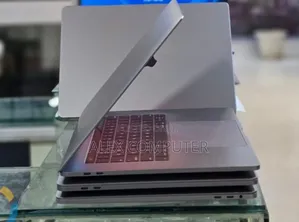 New Laptop Apple MacBook Pro 2017 16GB Intel Core i7 SSD 512GB
