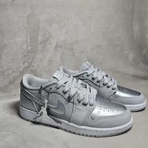 Jordan 1 Low Metallic Silver