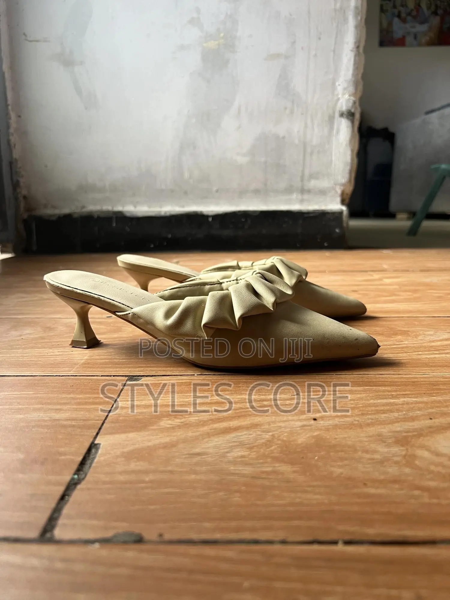 Pointed-Toe Kitten Heel Mules