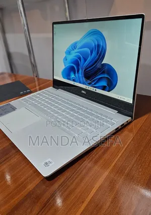 New Laptop Dell Inspiron 15 16GB Intel Core i5 SSD 256GB