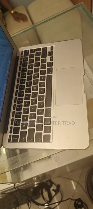 New Laptop Apple MacBook 2015 4GB Intel Core i5 SSD 128GB