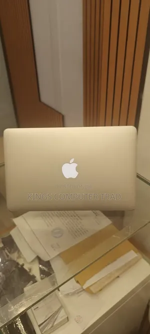 New Laptop Apple MacBook 2015 4GB Intel Core i5 SSD 128GB