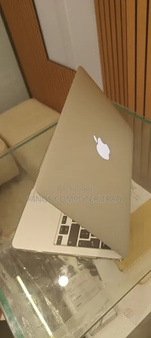 New Laptop Apple MacBook 2015 4GB Intel Core i5 SSD 128GB