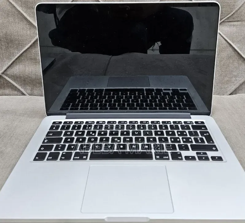 New Laptop Apple MacBook Pro 2015 8GB Intel Core i5 SSD 256GB