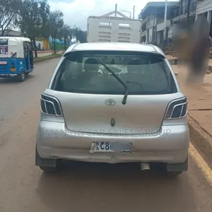 Toyota Vitz 2001 Silver