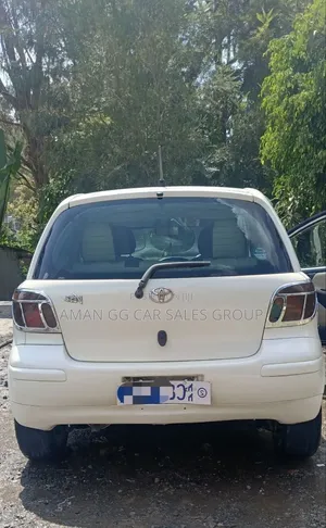 Toyota Vitz 2004 Ivory