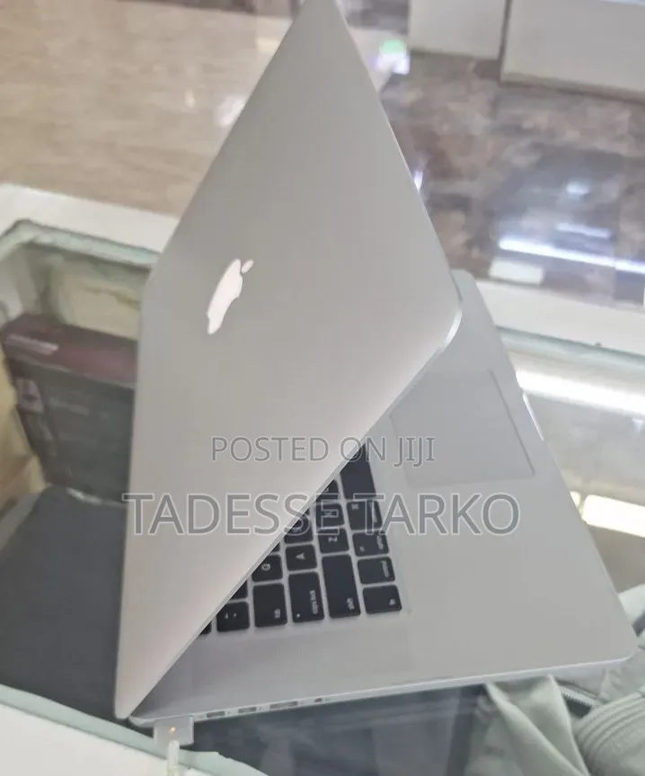 New Laptop Apple MacBook Pro 2015 16GB Intel Core i7 SSD 256GB