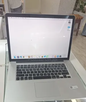New Laptop Apple MacBook Pro 2015 16GB Intel Core i7 SSD 256GB