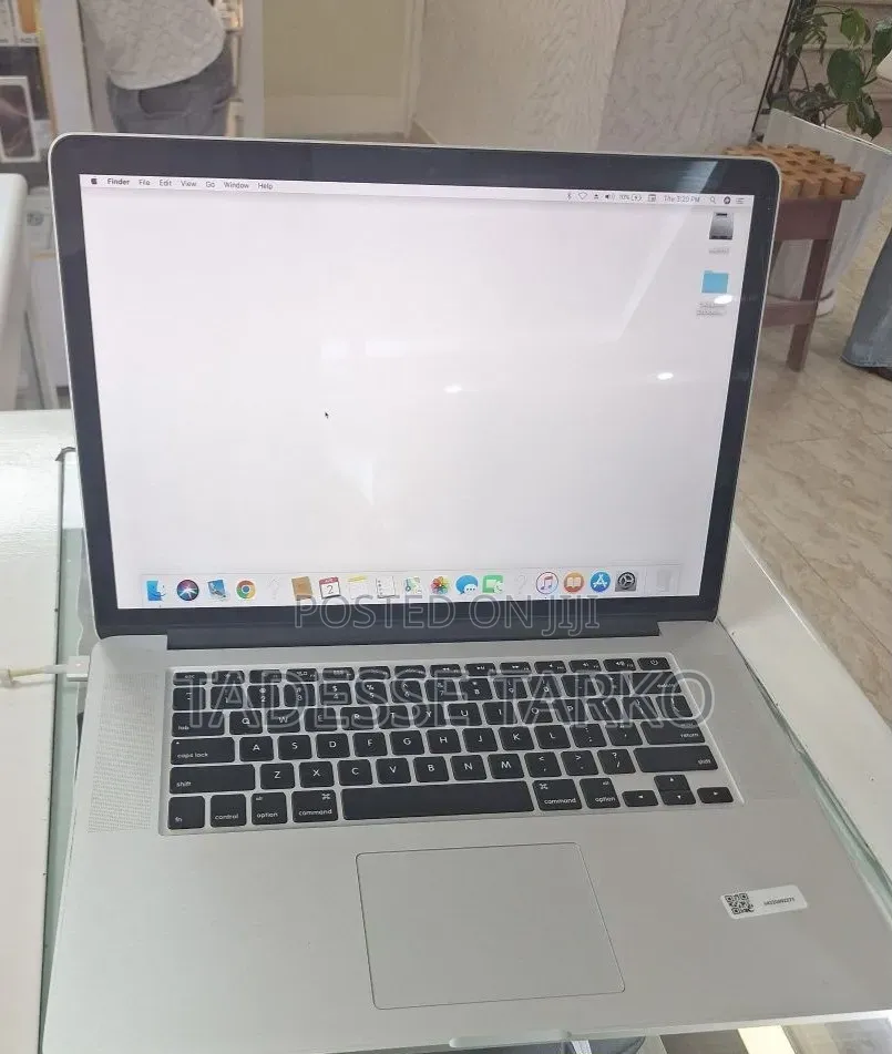 New Laptop Apple MacBook Pro 2015 16GB Intel Core i7 SSD 256GB