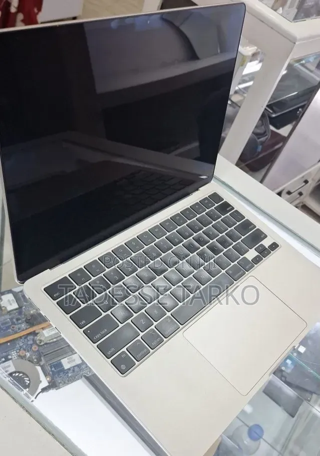 New Laptop Apple MacBook Air 2023 M2 16GB Apple M2 SSD 256GB
