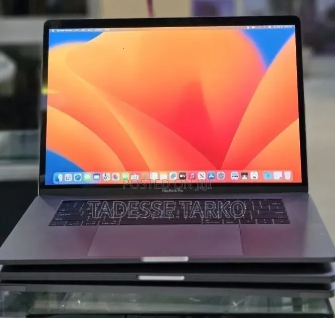 New Laptop Apple MacBook Pro 2017 16GB Intel Core i7 SSD 512GB