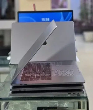 New Laptop Apple MacBook Pro 2017 16GB Intel Core i7 SSD 512GB