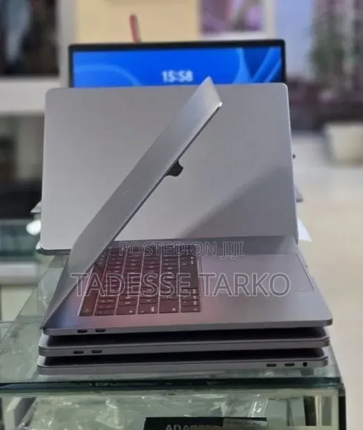 New Laptop Apple MacBook Pro 2017 16GB Intel Core i7 SSD 512GB