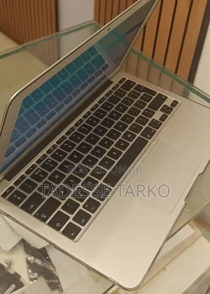 New Laptop Apple MacBook Pro 2015 4GB Intel Core i5 SSD 256GB