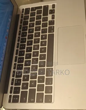 New Laptop Apple MacBook Pro 2015 4GB Intel Core i5 SSD 256GB