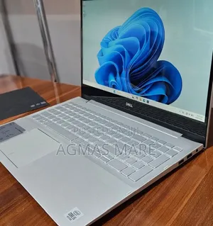New Laptop Dell Inspiron 15 8GB Intel Core i5 SSD 256GB