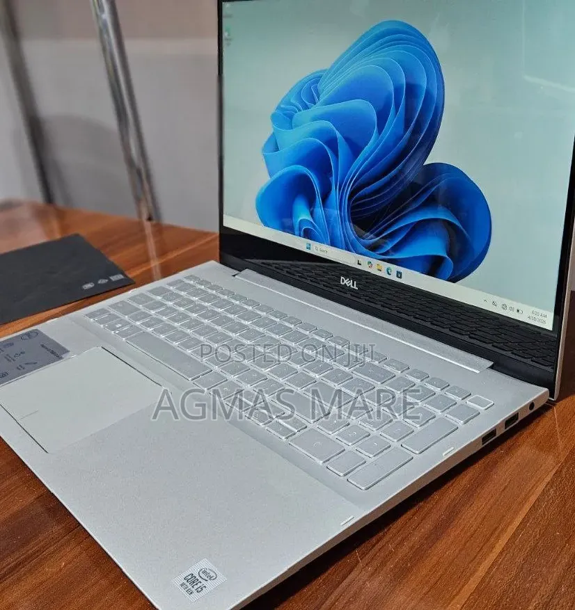New Laptop Dell Inspiron 15 8GB Intel Core i5 SSD 256GB