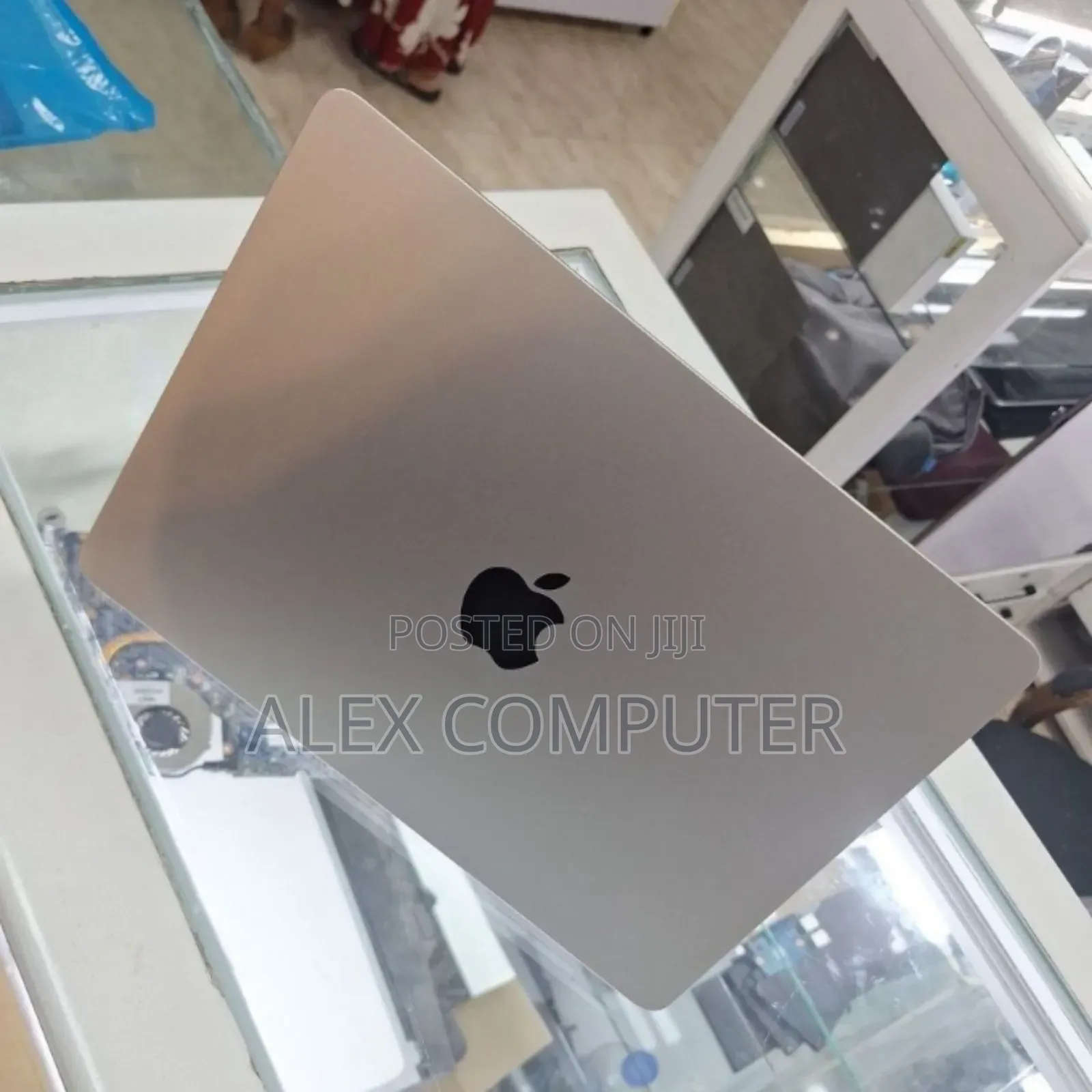 New Laptop Apple MacBook Air 2022 M2 16GB Apple M2 SSD 256GB