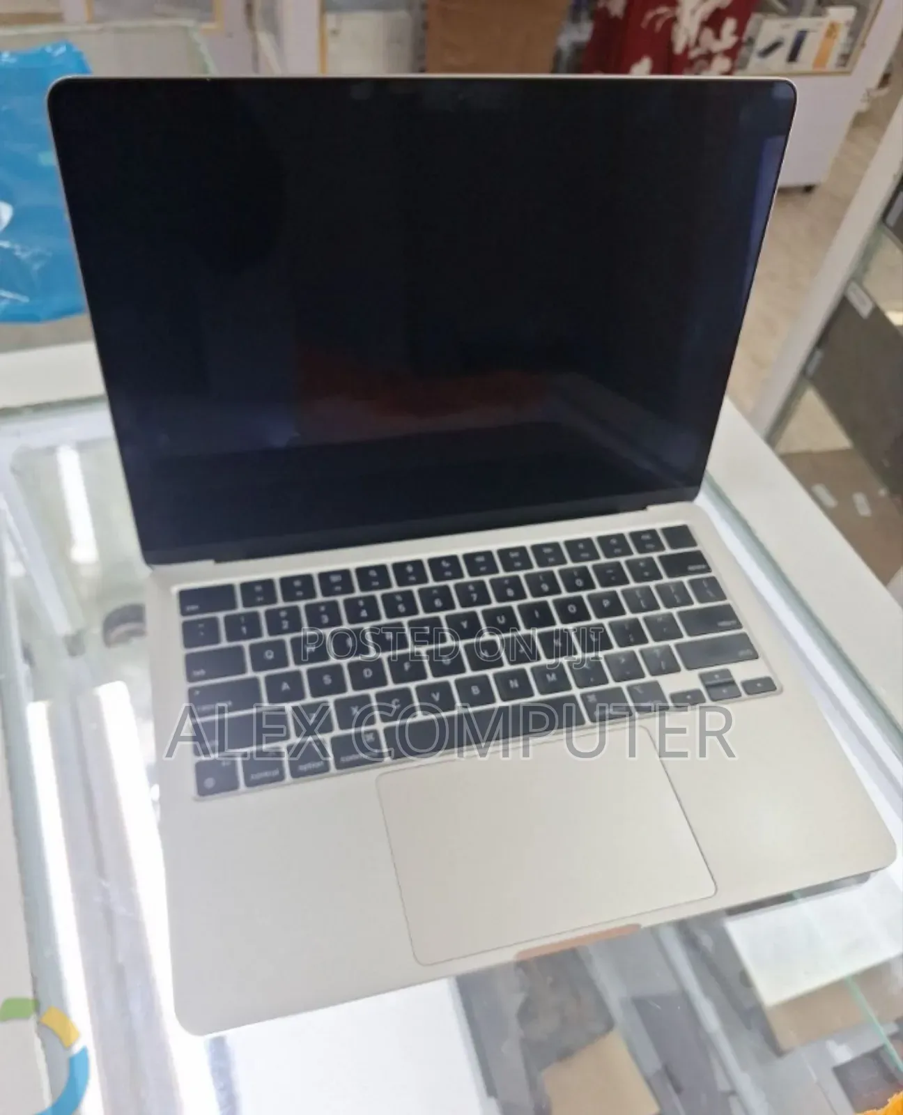 New Laptop Apple MacBook Air 2022 M2 16GB Apple M2 SSD 256GB