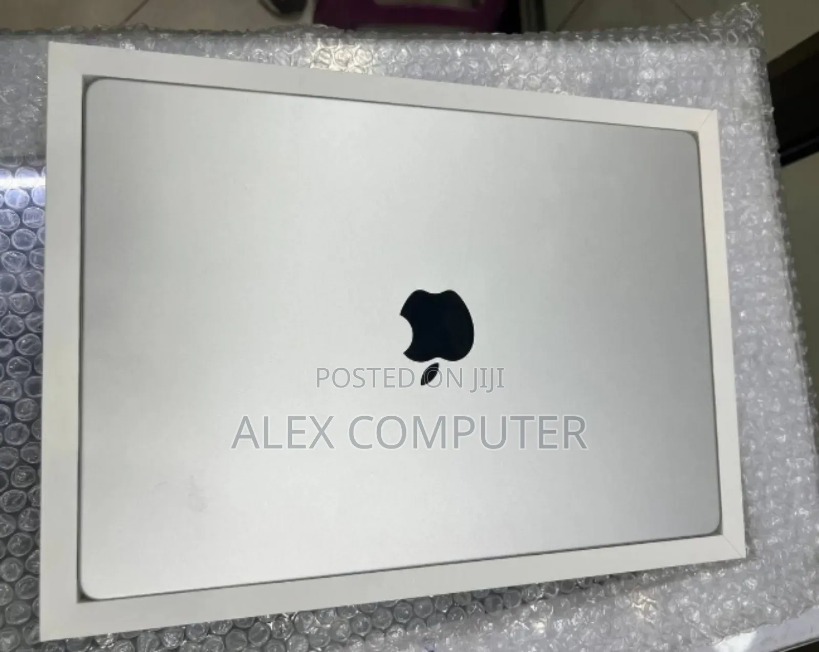 New Laptop Apple MacBook Air 2024 M3 15-inch 24GB Apple M3 SSD 512GB