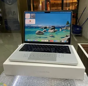 New Laptop Apple MacBook Air 2024 M3 15-inch 24GB Apple M3 SSD 512GB