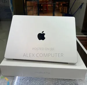 New Laptop Apple MacBook Air 2024 M3 15-inch 24GB Apple M3 SSD 512GB