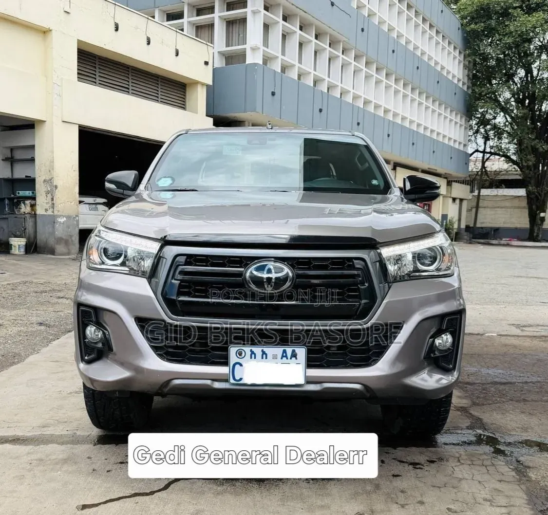 Toyota Hilux 2020 Gray