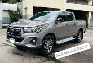 Toyota Hilux 2020 Gray