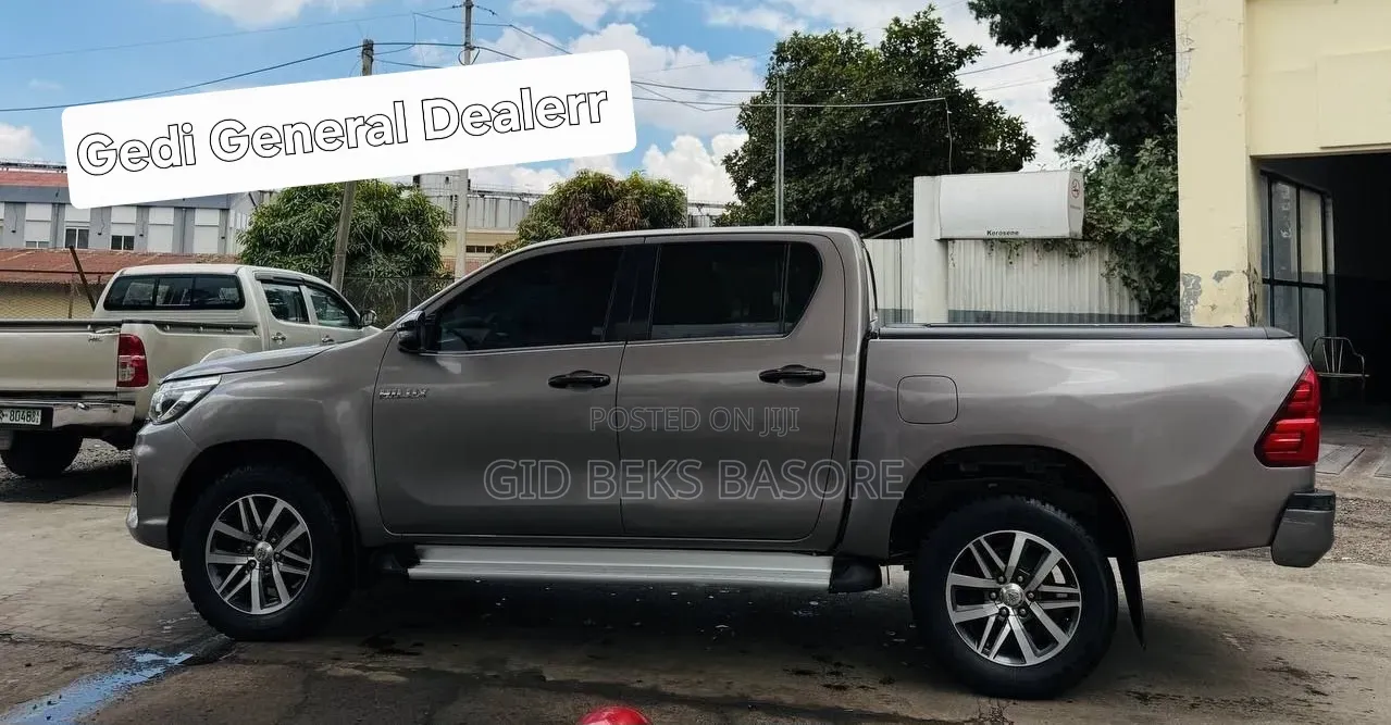 Toyota Hilux 2020 Gray