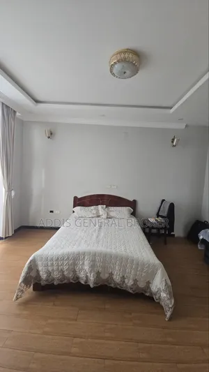 7bdrm House in Sumit72, Bole for sale