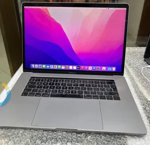 New Laptop Apple MacBook Pro 2017 16GB Intel Core i7 SSD 512GB