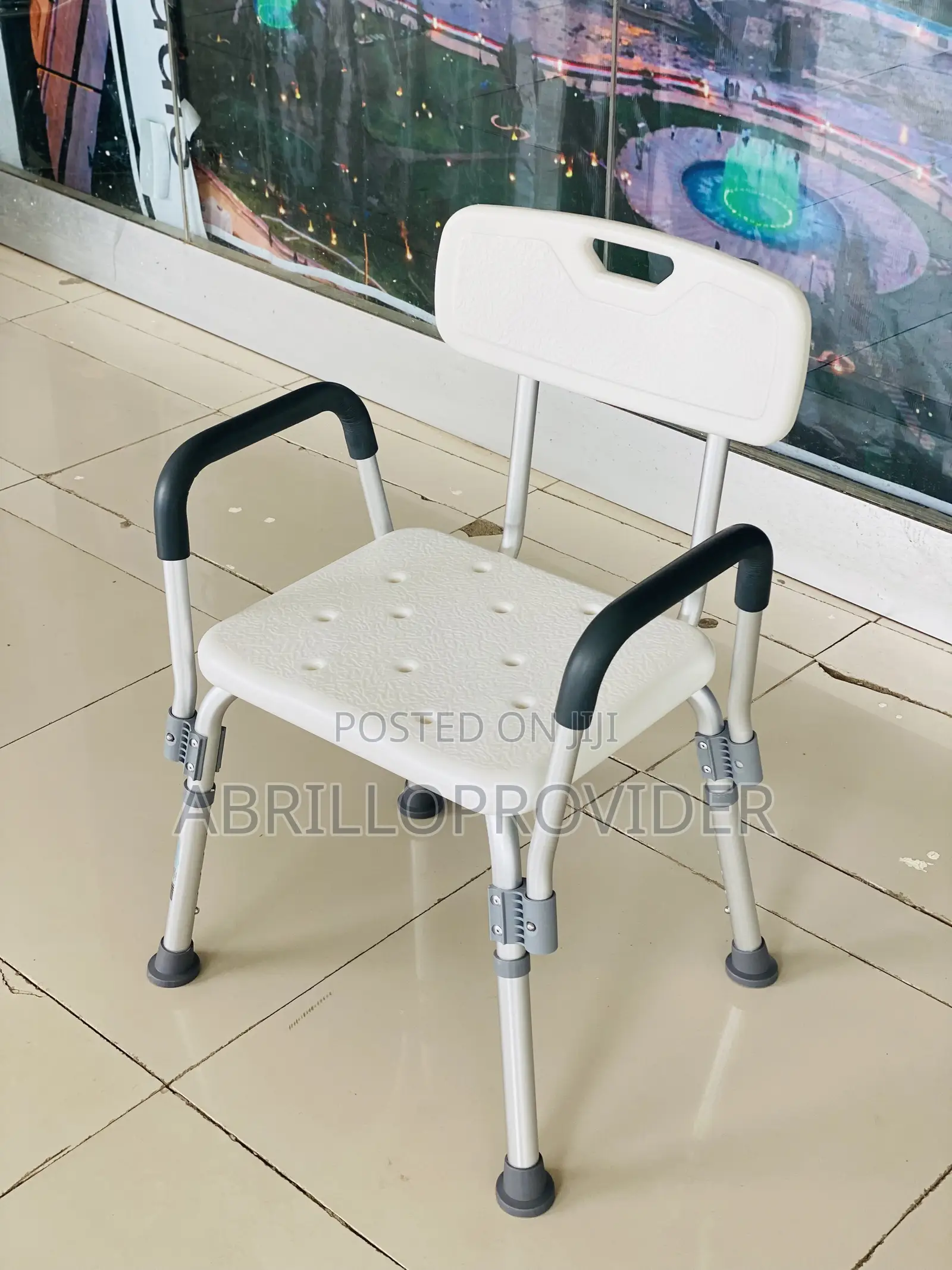 Toilet等多久chair የሻውር ወንበር