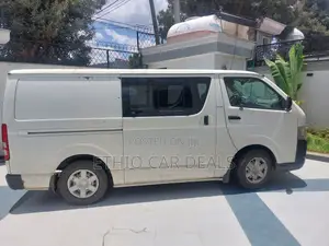 Toyota HiAce 2007 White