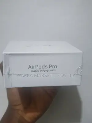 Airpods Pro (2nd Gen) – White + Magsafe Case