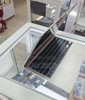 New Laptop Apple MacBook Air 2022 M2 16GB Apple M2 SSD 256GB