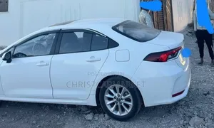 Toyota Corolla LE 2023 White