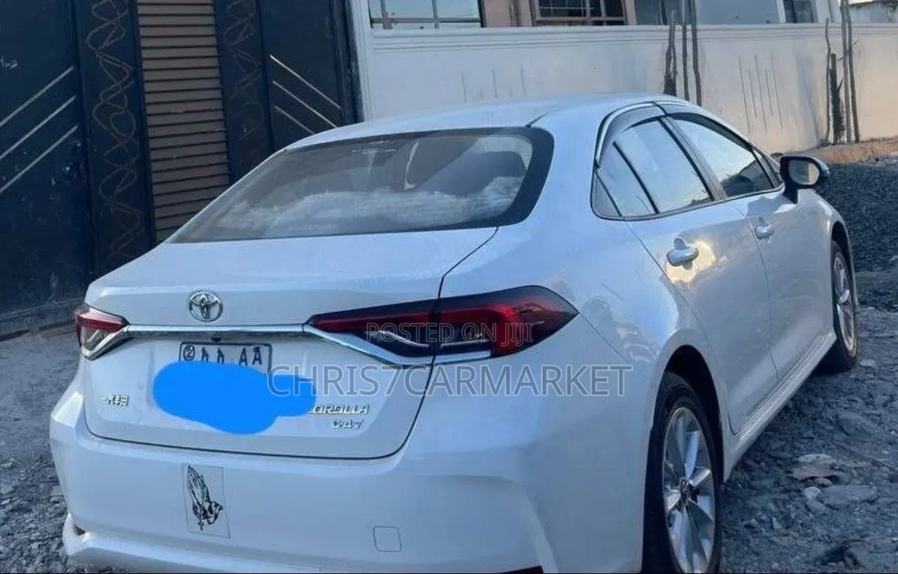 Toyota Corolla LE 2023 White