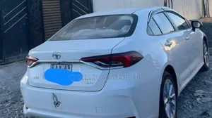 Toyota Corolla LE 2023 White