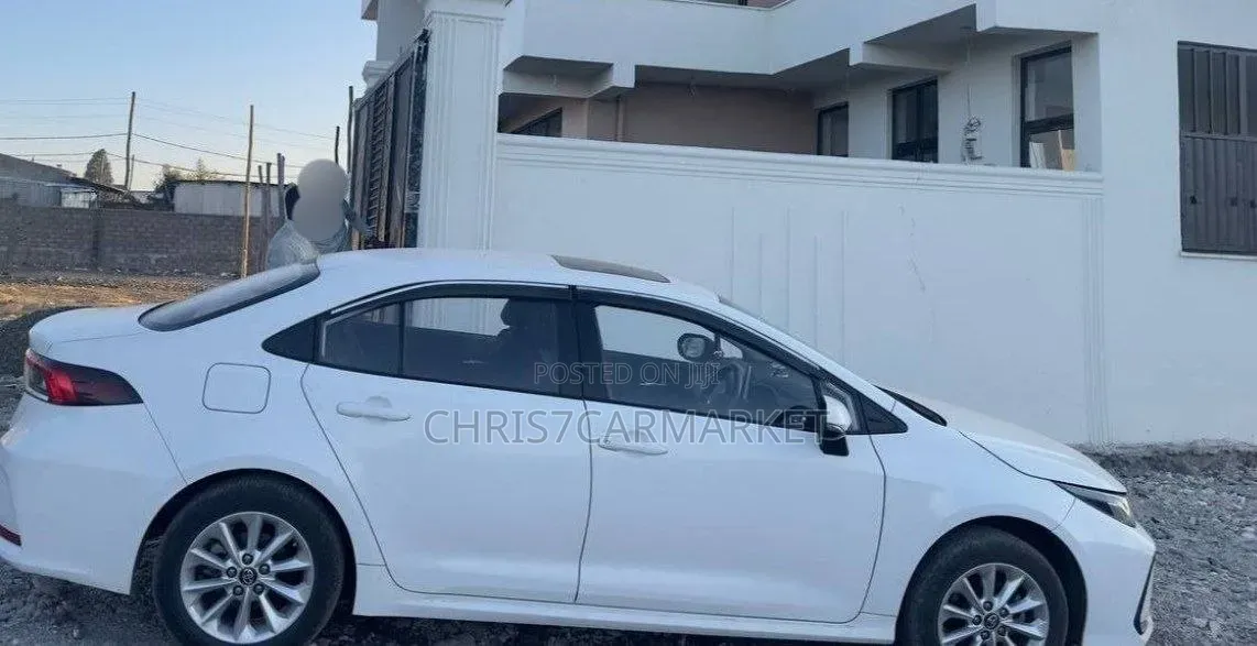 Toyota Corolla LE 2023 White