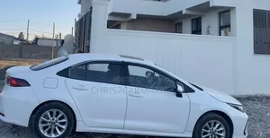 Toyota Corolla LE 2023 White