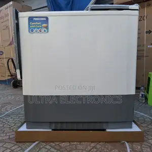 Pengcheng Twin Tub Semi-Automatic Washing Machine, Featuring a Compact