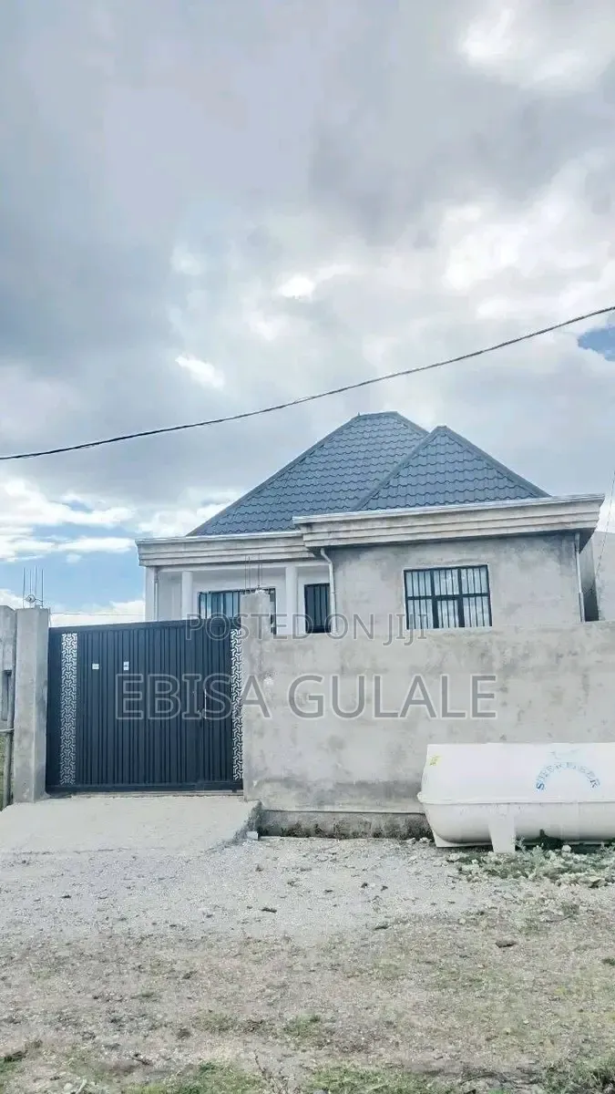 4bdrm Farm House in Yeka for sale