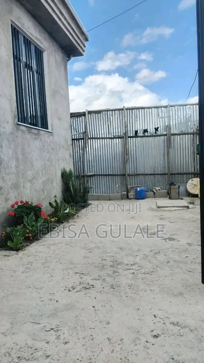 4bdrm Farm House in Yeka for sale