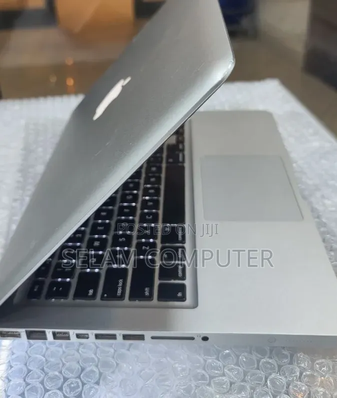 New Laptop Apple MacBook Pro 2017 8GB Intel Core i5 SSD 500GB