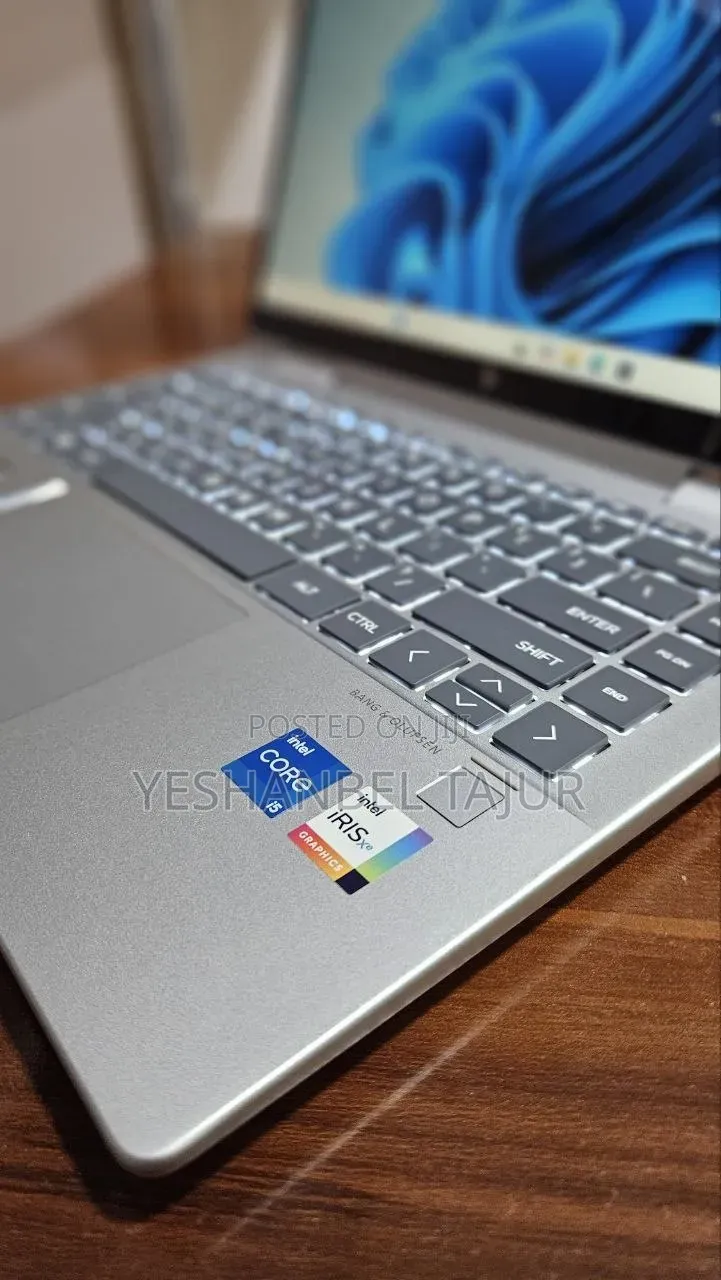New Laptop HP Envy x360 8GB Intel Core i5 SSD 512GB