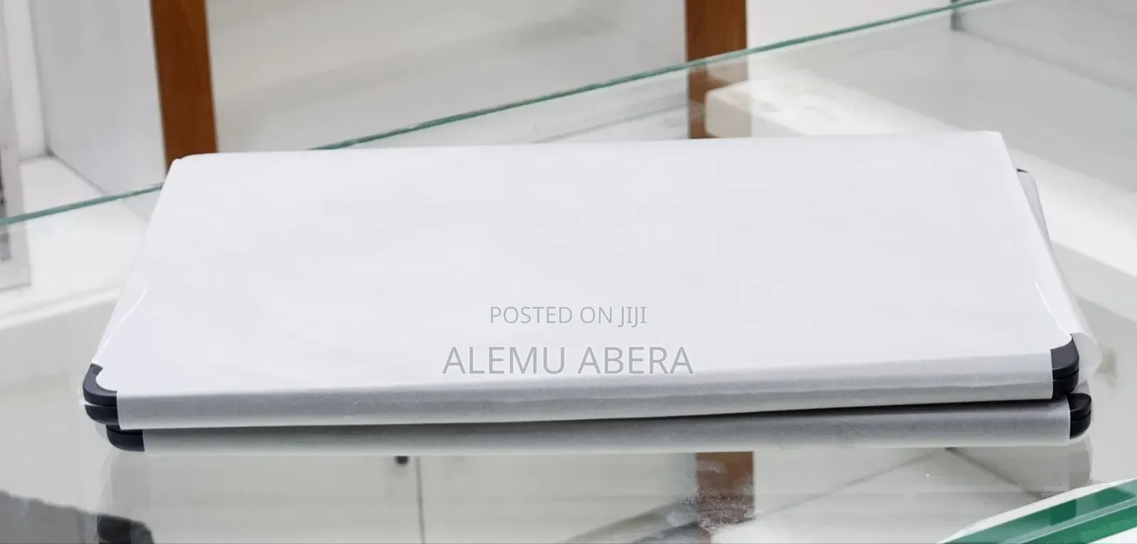 New Laptop Apple MacBook Air 2025 M4 13-inch 16GB Apple M4 SSD 256GB
