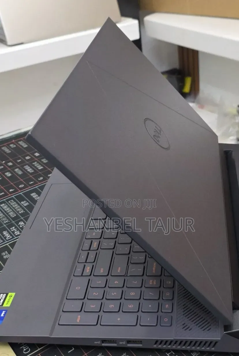 New Laptop Dell G15 5511 16GB Intel Core i7 SSD 1T